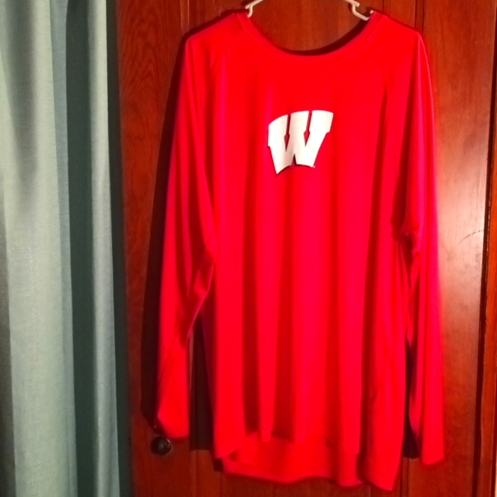 Men's Champion Elite Wisconsin Badgers Long Sleeve T-Shirt